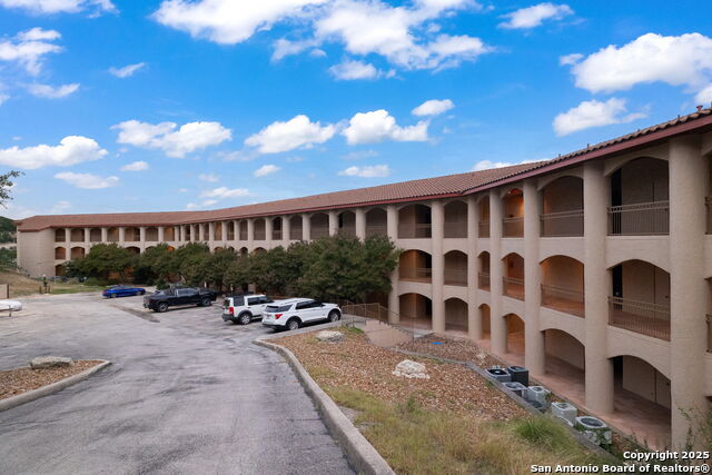 Listing photo id 2 for 20 Tapatio  205