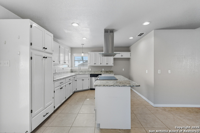 Image 14 of 44 For 706 Sunrise