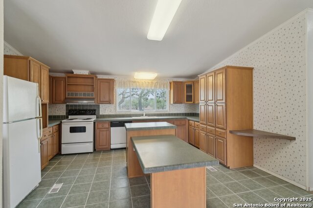 Listing photo id 9 for 609 County Road 785