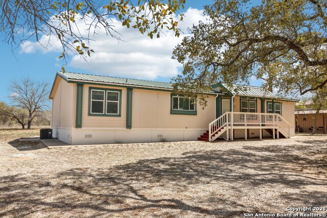 Listing photo id 2 for 609 County Road 785