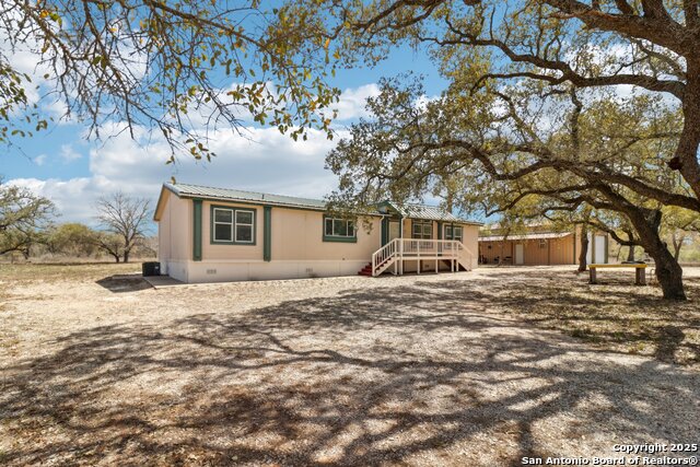 Listing photo id 3 for 609 County Road 785