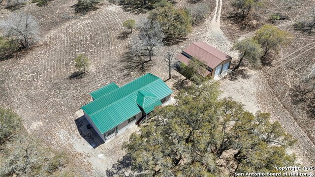 Listing photo id 49 for 609 County Road 785