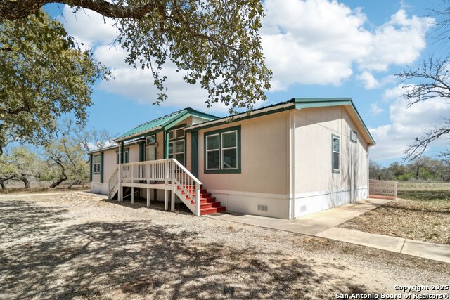 Listing photo id 4 for 609 County Road 785