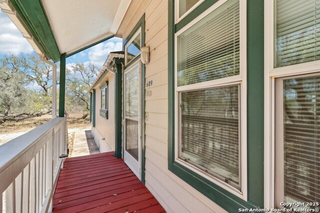 Listing photo id 6 for 609 County Road 785