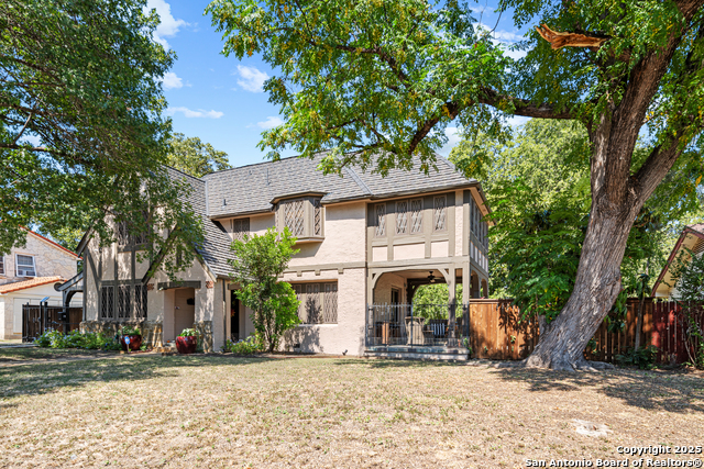 Listing photo id 1 for 211 Mary Louise