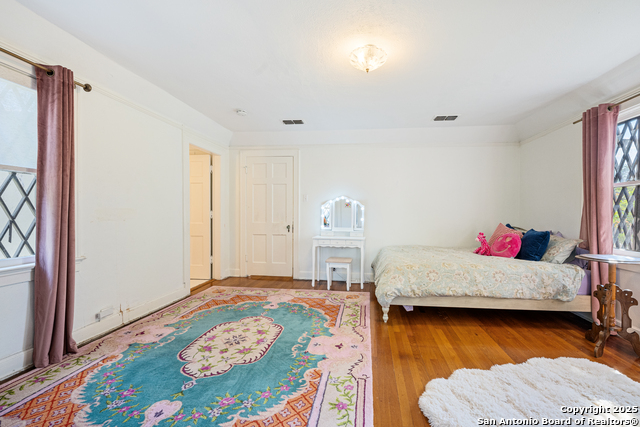 Listing photo id 31 for 211 Mary Louise