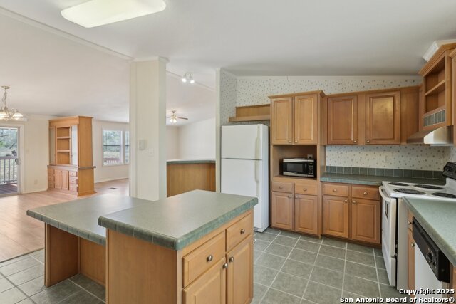 Listing photo id 27 for 609 County Road 785