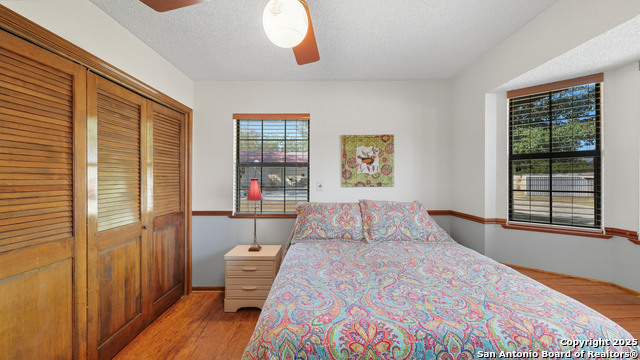 Image 41 of 48 For 400 Person W