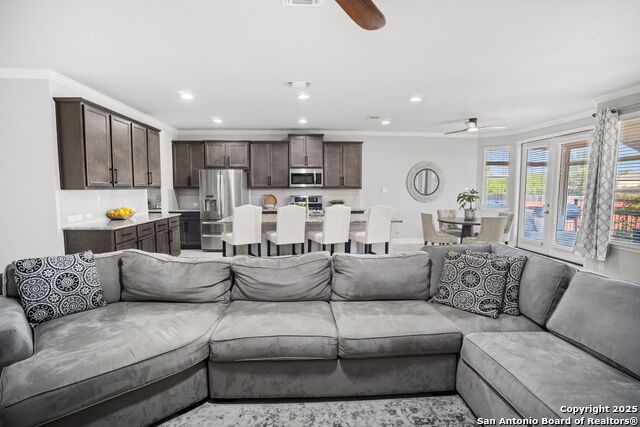 Listing photo id 8 for 624 Minerals Way