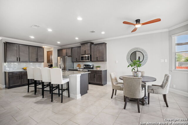 Listing photo id 14 for 624 Minerals Way