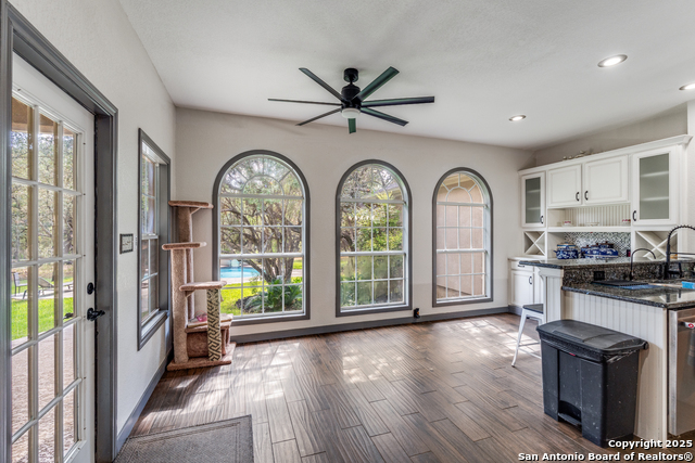 Image 15 of 39 For 25867 Lewis Ranch