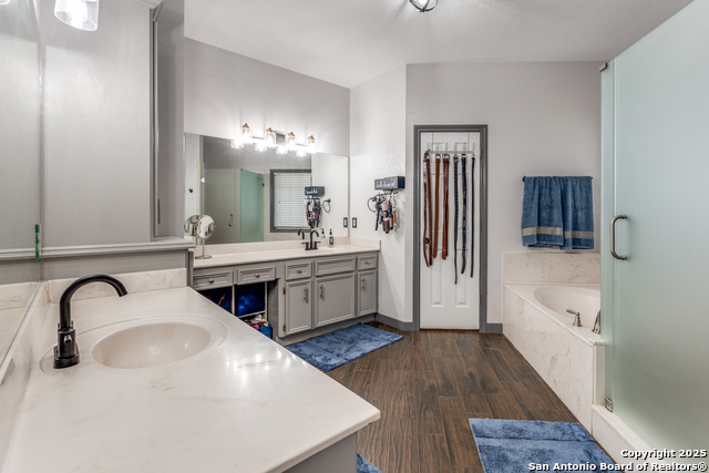 Image 24 of 39 For 25867 Lewis Ranch