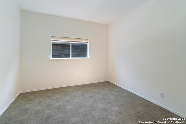 Listing photo id 14 for 2223 Sunderidge