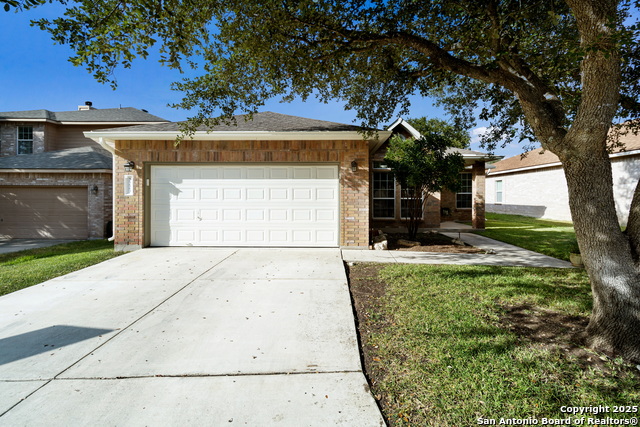 Listing photo id 0 for 2223 Sunderidge