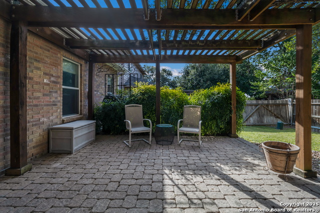 Listing photo id 19 for 2223 Sunderidge