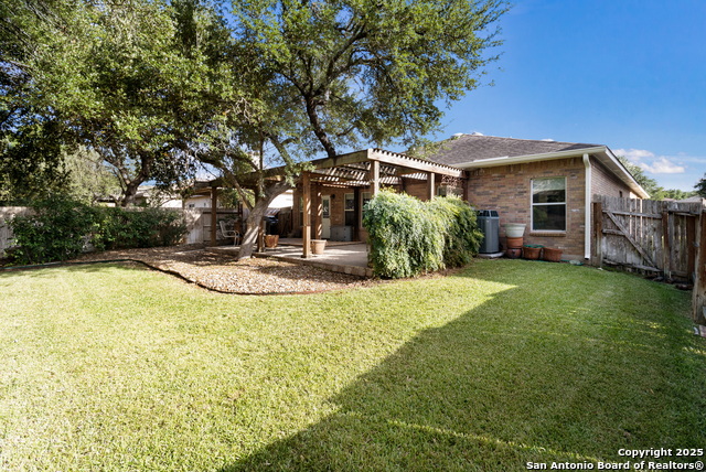 Listing photo id 23 for 2223 Sunderidge