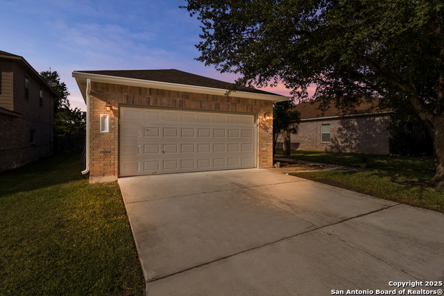 Listing photo id 1 for 2223 Sunderidge