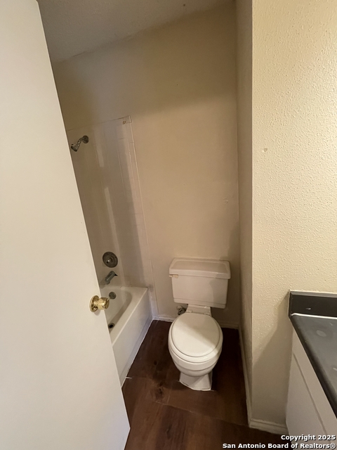 Listing photo id 9 for 10649 Starcrest