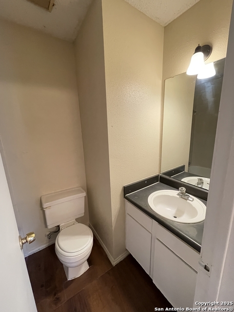 Listing photo id 10 for 10649 Starcrest