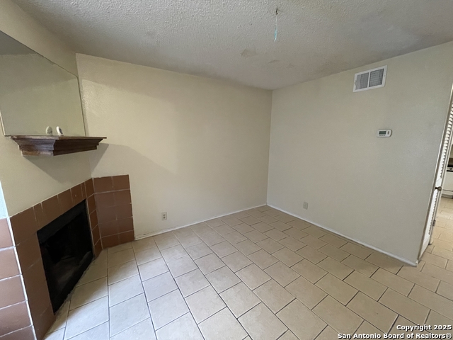 Listing photo id 1 for 10649 Starcrest