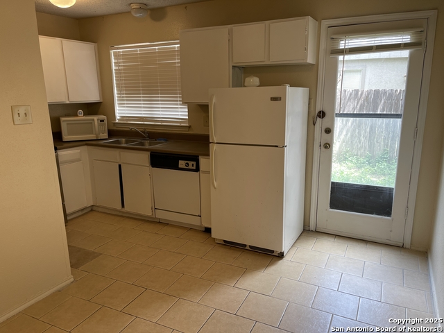 Listing photo id 2 for 10649 Starcrest