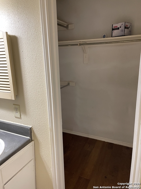 Listing photo id 7 for 10649 Starcrest