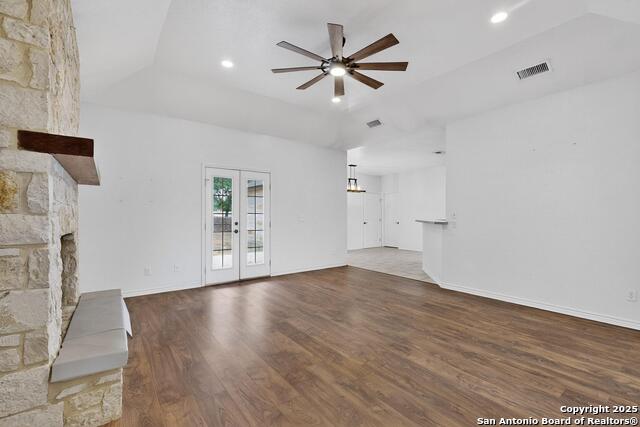 Listing photo id 10 for 145 Rosewood