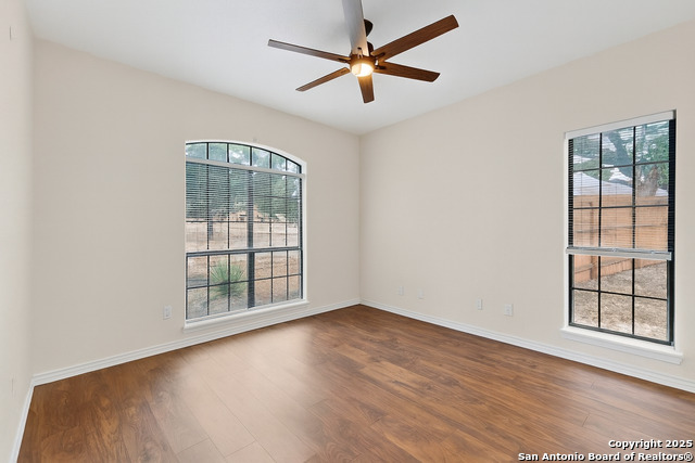 Listing photo id 17 for 145 Rosewood