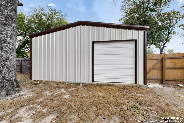 Listing photo id 27 for 145 Rosewood