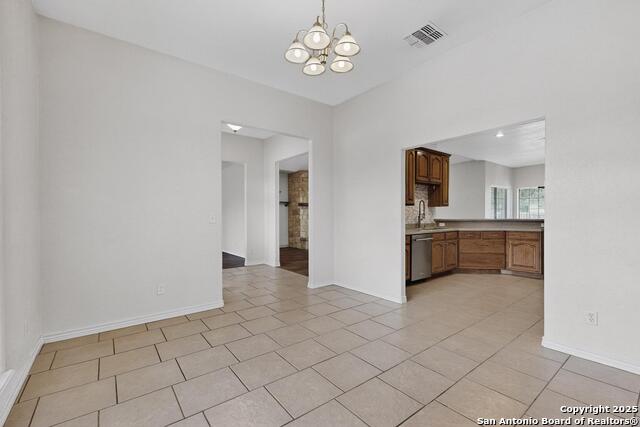 Listing photo id 4 for 145 Rosewood
