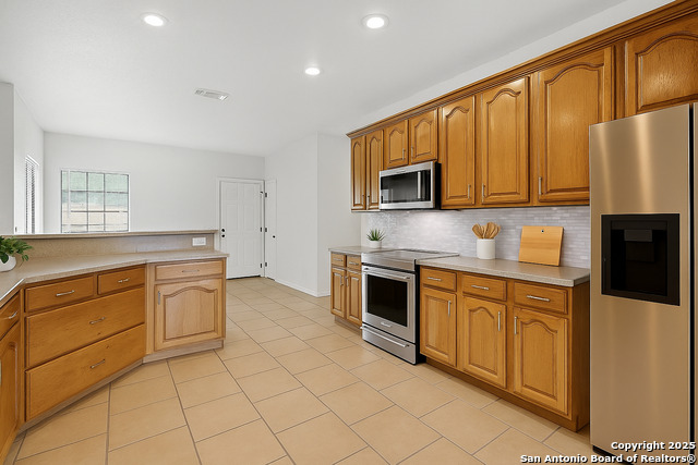 Listing photo id 5 for 145 Rosewood