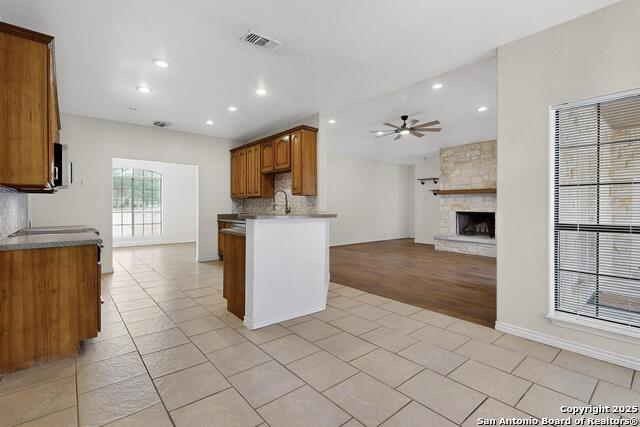 Listing photo id 7 for 145 Rosewood