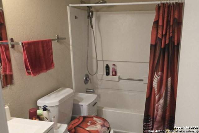 Listing photo id 5 for 9514 Celine  