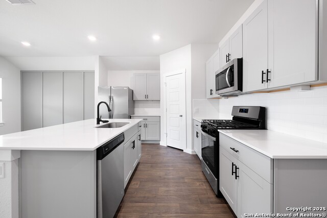 Image 16 of 39 For 645 Jane Long