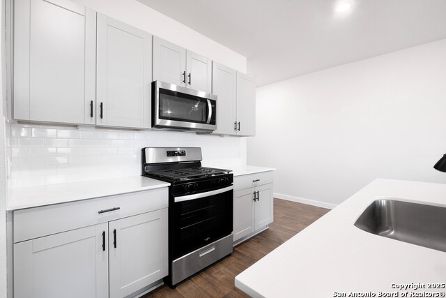 Image 18 of 39 For 645 Jane Long