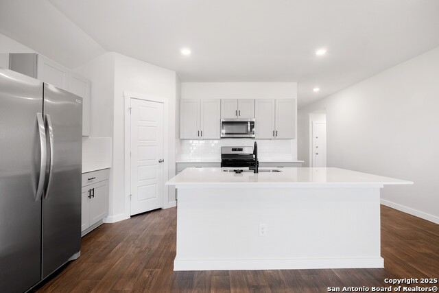 Image 19 of 39 For 645 Jane Long