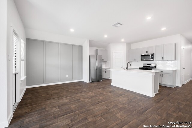 Image 22 of 39 For 645 Jane Long