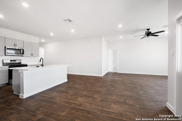 Image 23 of 39 For 645 Jane Long