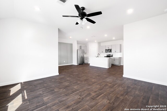 Image 26 of 39 For 645 Jane Long