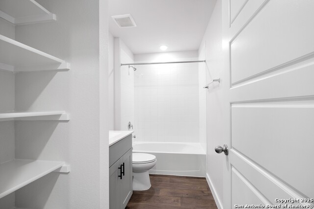 Image 8 of 39 For 645 Jane Long