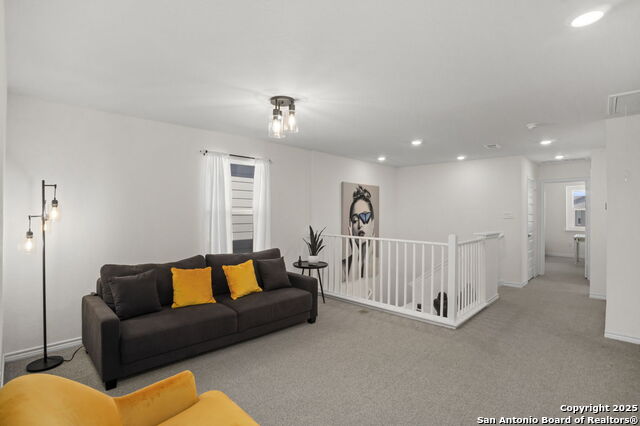 Image 17 of 35 For 14839 Vance Jackson #508