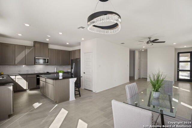 Image 5 of 35 For 14839 Vance Jackson #508