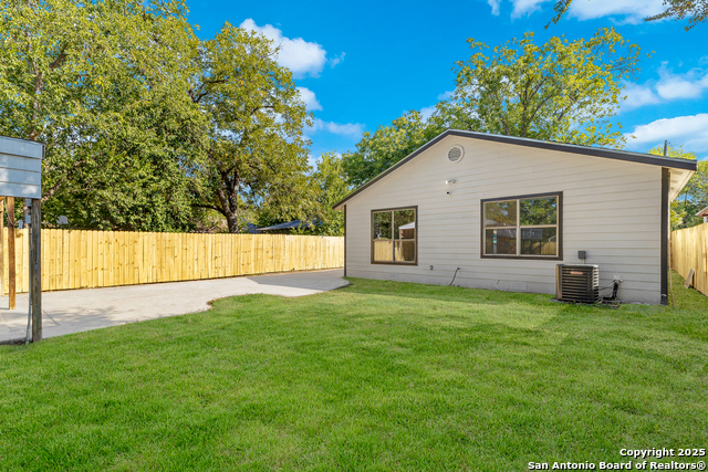 Image 24 of 25 For 611 Sims