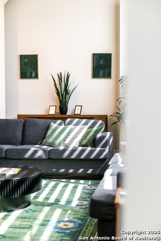 Image 10 of 62 For 1401 Flores S 202