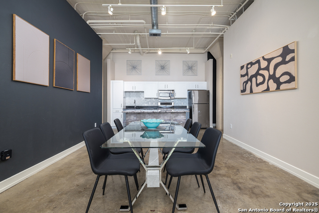 Image 16 of 62 For 1401 Flores S 202