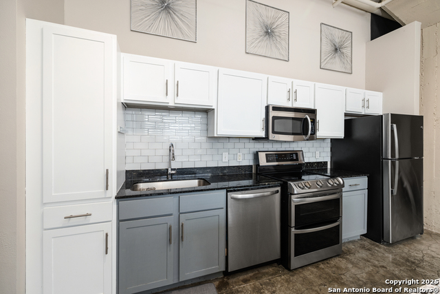 Image 17 of 62 For 1401 Flores S 202