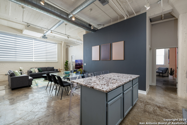 Image 18 of 62 For 1401 Flores S 202