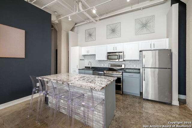 Image 19 of 62 For 1401 Flores S 202