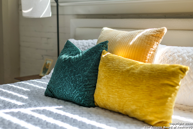 Image 24 of 62 For 1401 Flores S 202