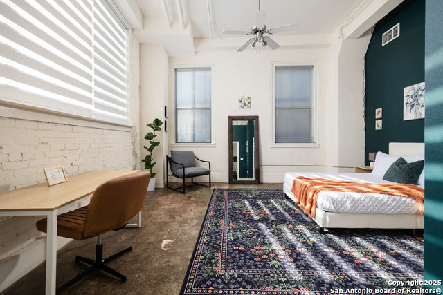 Image 29 of 62 For 1401 Flores S 202